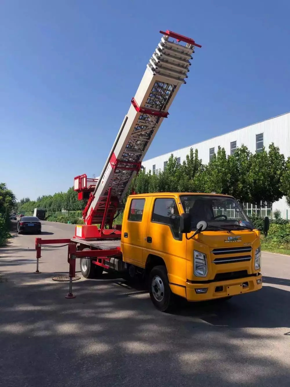 长汀县附近的云梯车出租服务：轻松解决高空作业需求